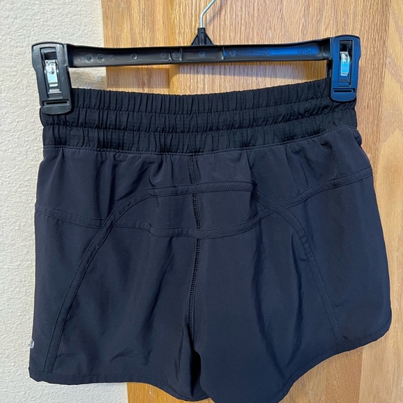 Lululemon run speed up black short. S:4 . Great condition - Picture 4 of 7